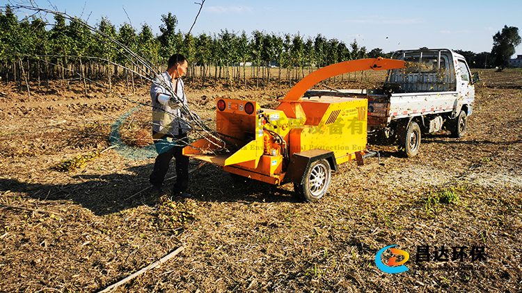 河南昌達(dá)HC-6130型樹枝粉碎機(jī)新疆客戶使用現(xiàn)場，樹枝粉碎機(jī)實(shí)體廠家！